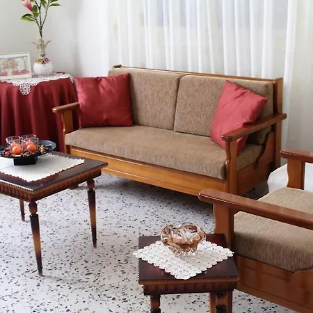 Flora's Traditional Family House Holiday home