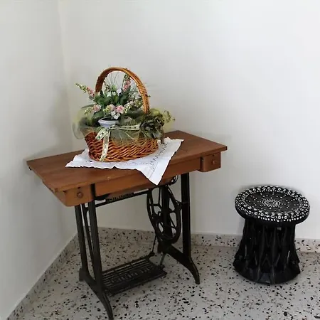 Holiday home Flora's Traditional Family House *
