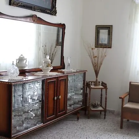 Дом отдыха Flora's Traditional Family House *